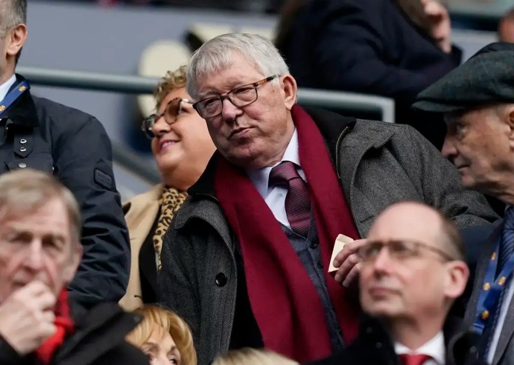 Sir Alex Ferguson warns Michael Carrick against rash Man United World Cup signings