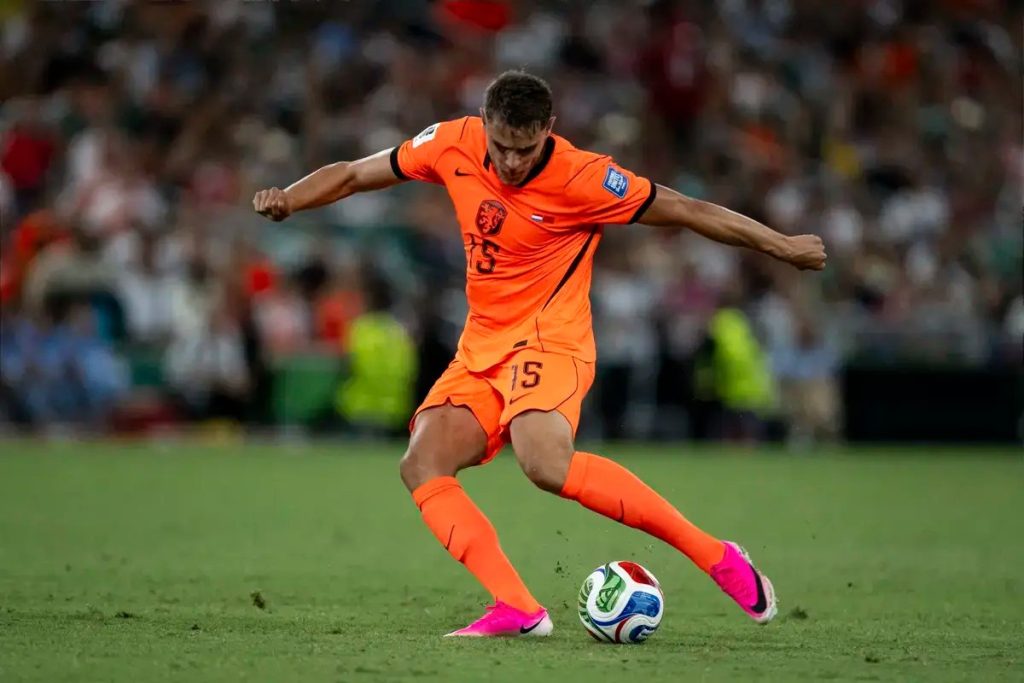 Spurs close to finalising micky van de ven contract with de zerbi’s backing