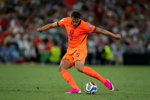 Spurs close to finalising micky van de ven contract with de zerbi’s backing