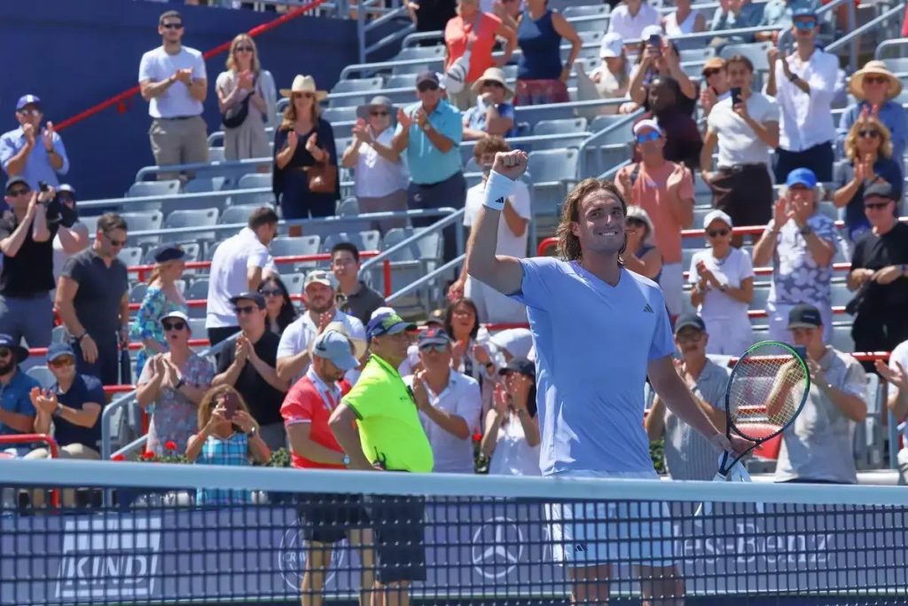 Stefanos Tsitsipas advances in straight sets as Hubert Hurkacz battles at Canadian Open