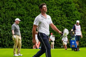 viktor hovland ties for lead after eagle highlights opening round at 2026 tour championship