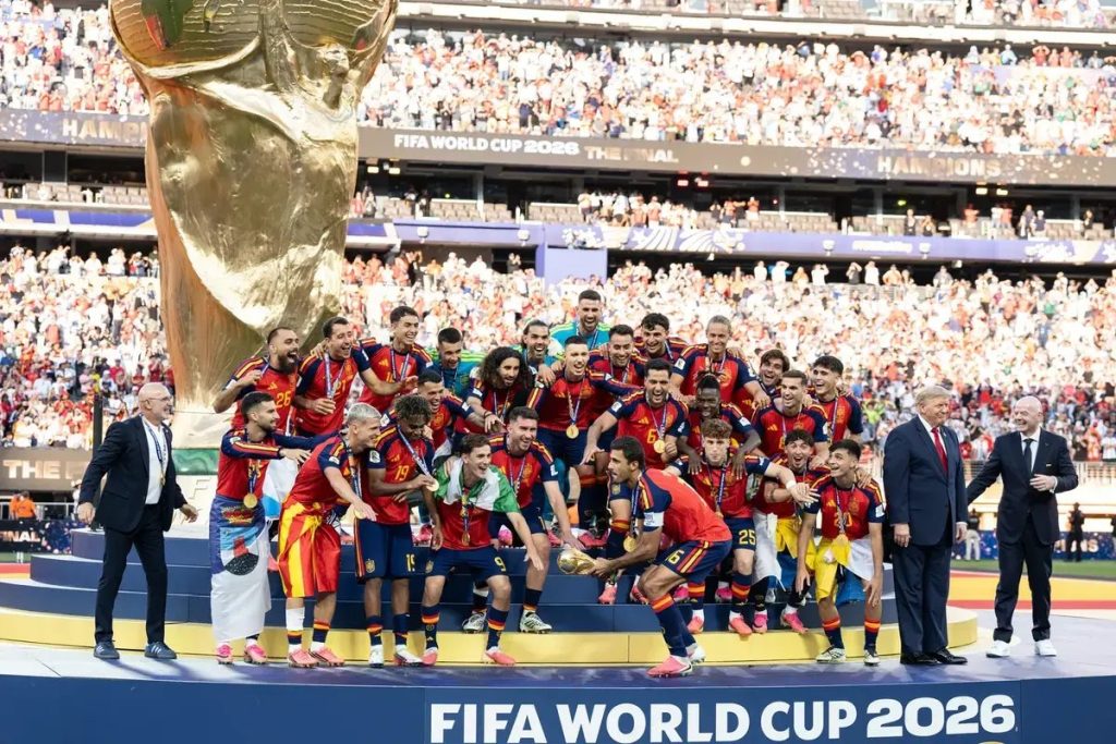 Wayne Rooney slams Gianni Infantino’s ‘stupid’ trainers choice at World Cup final
