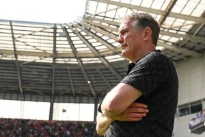 Wrexham boss Phil Parkinson calls for patience amid tough Championship challenge