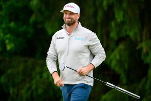wyndham clark leads rory mcilroy by five shots at bmw championship final round tee times